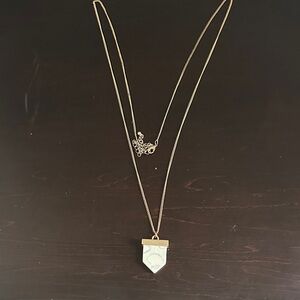 Elegant Gold Pendant Necklace